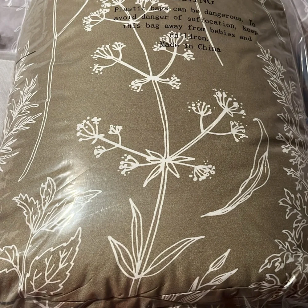 Brand New Bedding Comforter Set 3 pc. Queen size.